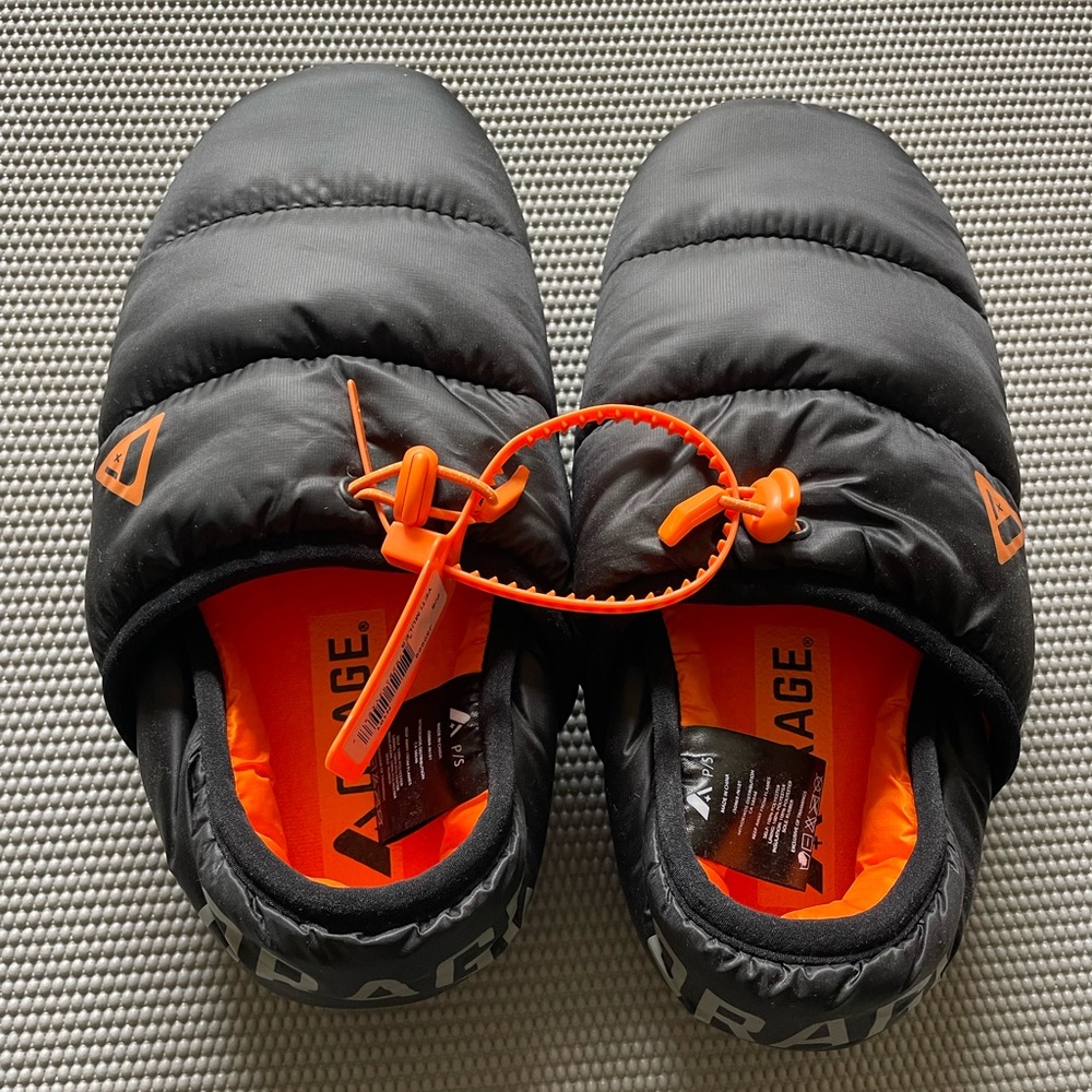 Orage Yeti Mule Slippers Unisex Small *NEW